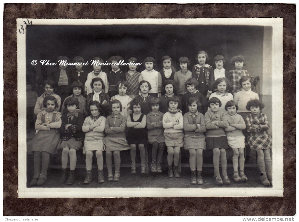 BEGLES 1934 - PHOTO DE CLASSE DE JEUNES FILLES - GIRONDE 33 - PHOTO 17.5 X 12 CM - Personnes Anonymes