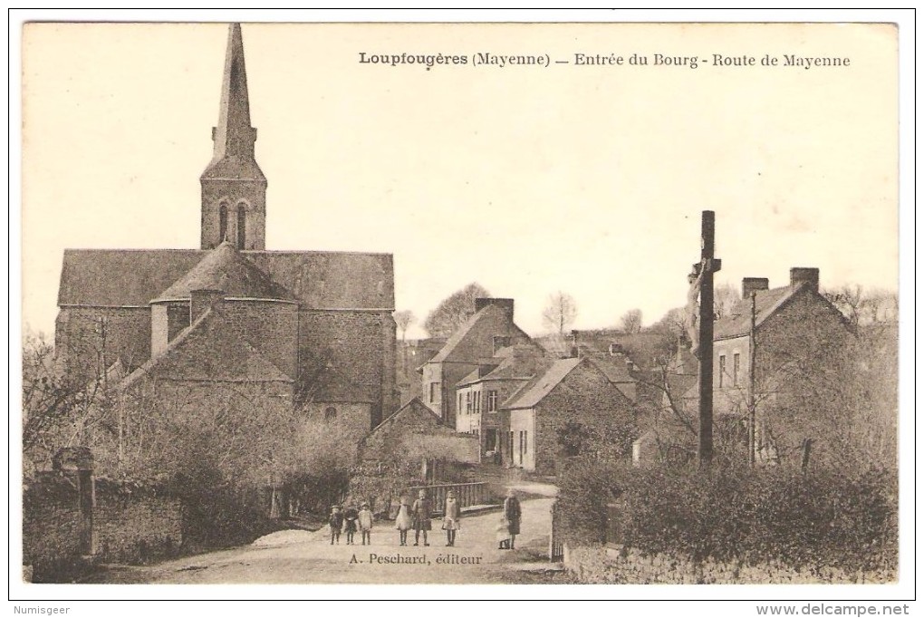 LOUPFOUGÈRES   ---   Entrée Du Bourg  --   Route De Mayenne - Autres & Non Classés
