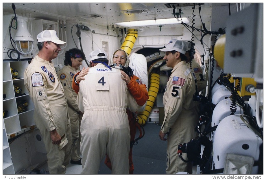 USA Espace Astronaute Marsha Ivins STS-98 Space Shuttle Atlantis Photo NASA 2001 - Aviation