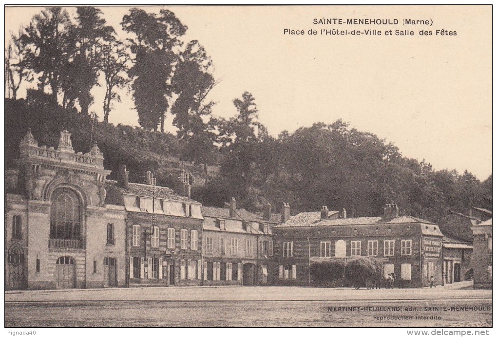 Cp , 51 , SAINTE-MENEHOULD , Place De L'Hôtel-de-Ville Et Salle Des Fêtes - Sainte-Menehould