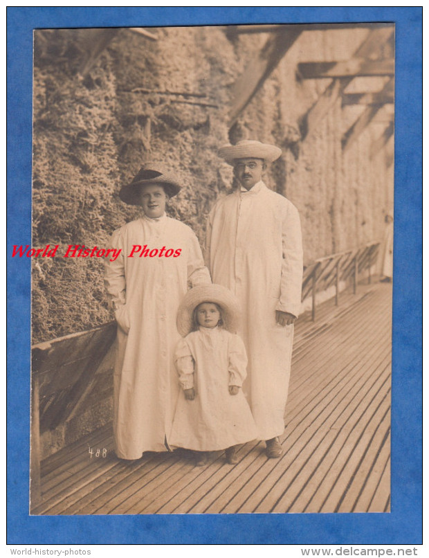 CPA Photo - HALLE Sur SALLE - Portrait De Famille - 1913 - Lire Verso - Enfant Blanc Mode Fille Girl Homme Femme - Autres & Non Classés