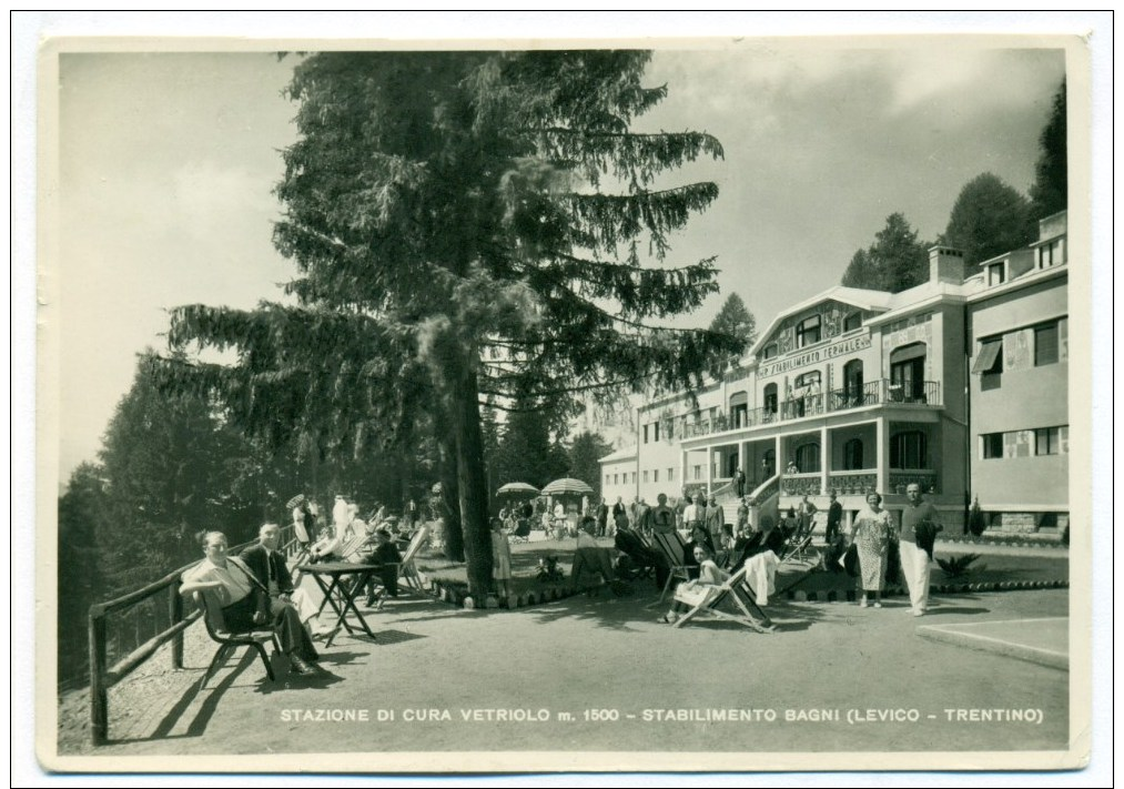 Anni '50, Vetriolo (Fraz. Di Levico Terme, Trento), Stabilimento Bagni, Animatissima, Non Comune Fotografica, FG VG 1949 - Altri & Non Classificati