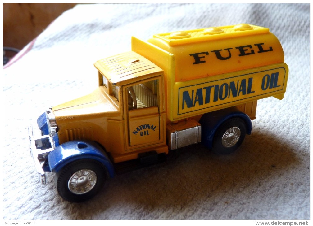 CAMION Friction 1/43ème WELLY TRANSPORTEUR DE FUEL N° 9350 TBE - Welly