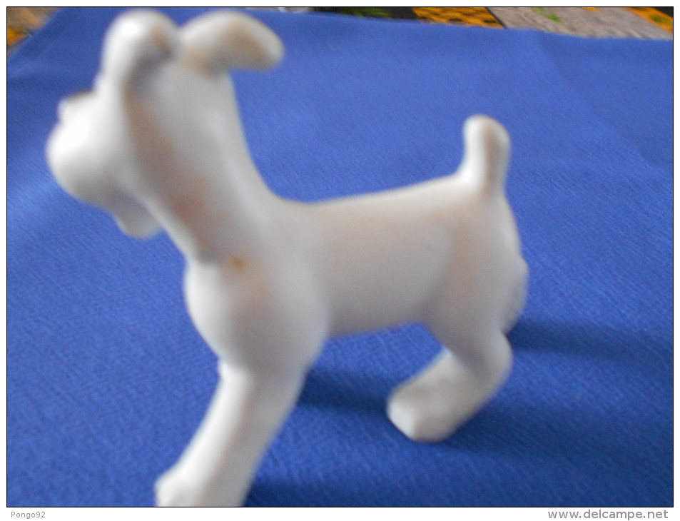 Statuette  De MILOU (TINTIN), Porcelaine Non Vernissée à L´échelle Des Statuettes - Tintin