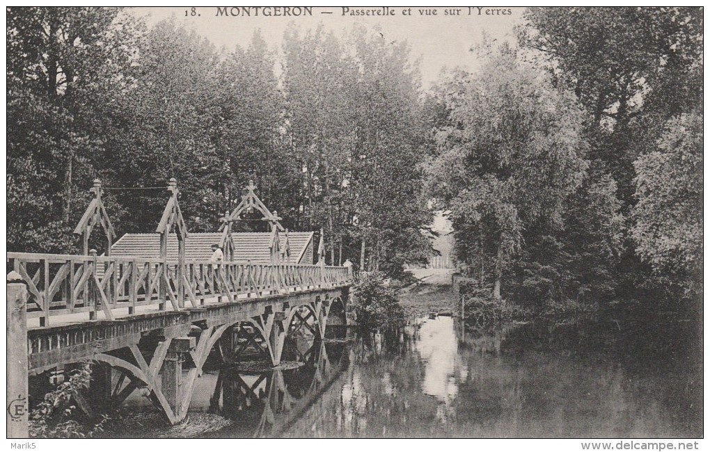 MONTGERON Passerelle Et Vue Sur L'Yerres - Montgeron