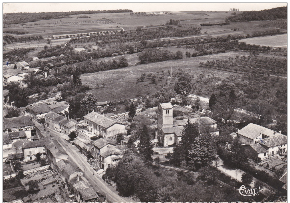 CPSM Dentelée NB De TONNOY  (54)  -  Vue Aérienne - L' Eglise Et La Rue Du Moulin  //  TBE - Autres & Non Classés