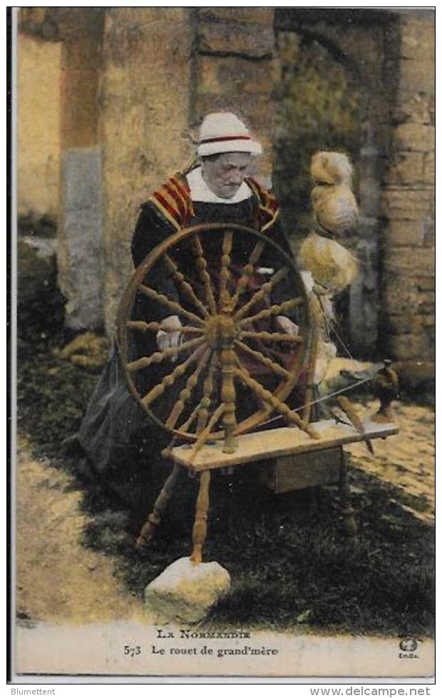 CPA Normandie Coiffe Costume écrite Métier Rouet - Haute-Normandie