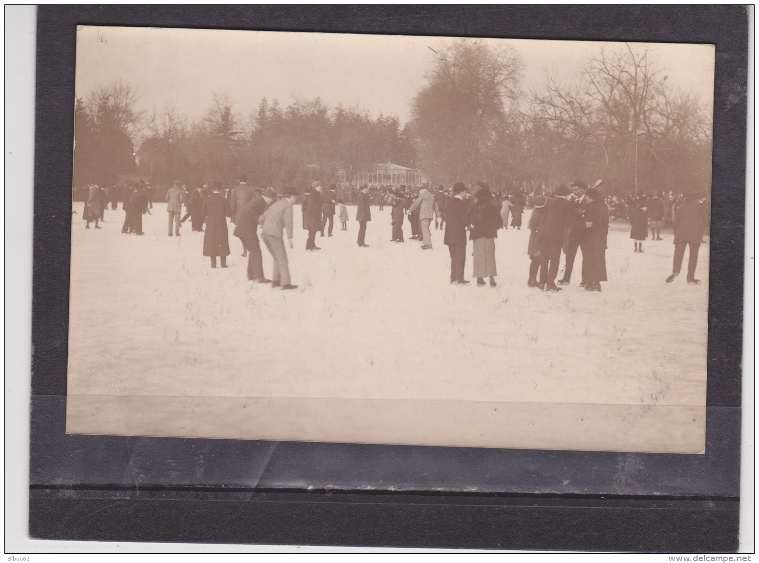 BORDEAUX  ( 33 )  CARTE PHOTO  D'une Journée De Patinage Sur Un Lac ?    Par  CHASSAING  L - Autres & Non Classés