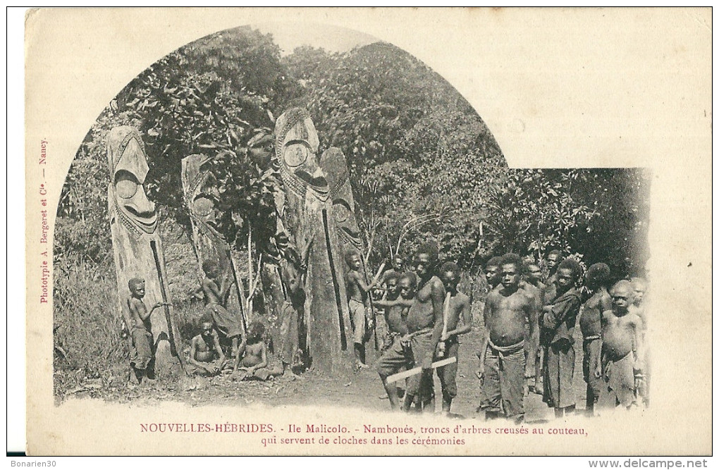 CPA  VANUATU NOUVELLES HEBRIDES ILE MALICOLO ETHNIQUE  NAMBOUE ARBRES CREUSES CLOCHE TOTEM ? - Vanuatu