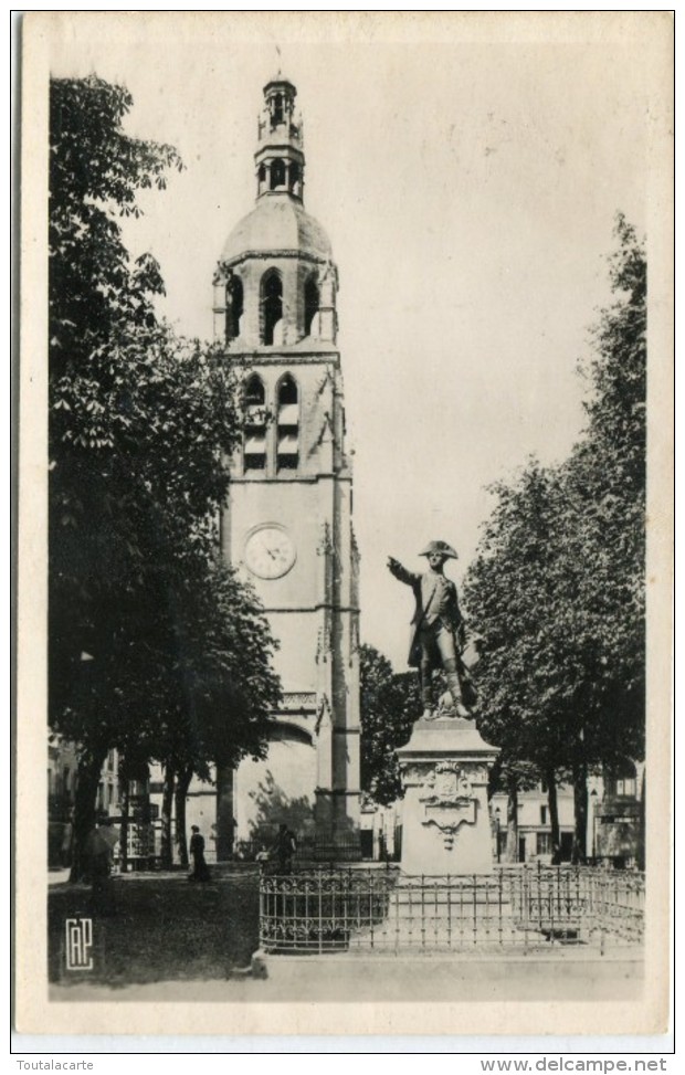 CPA 41  VENDOME LA STATUE DE ROCHAMBEAU ET LA PLACE ST MARTIN - Vendome