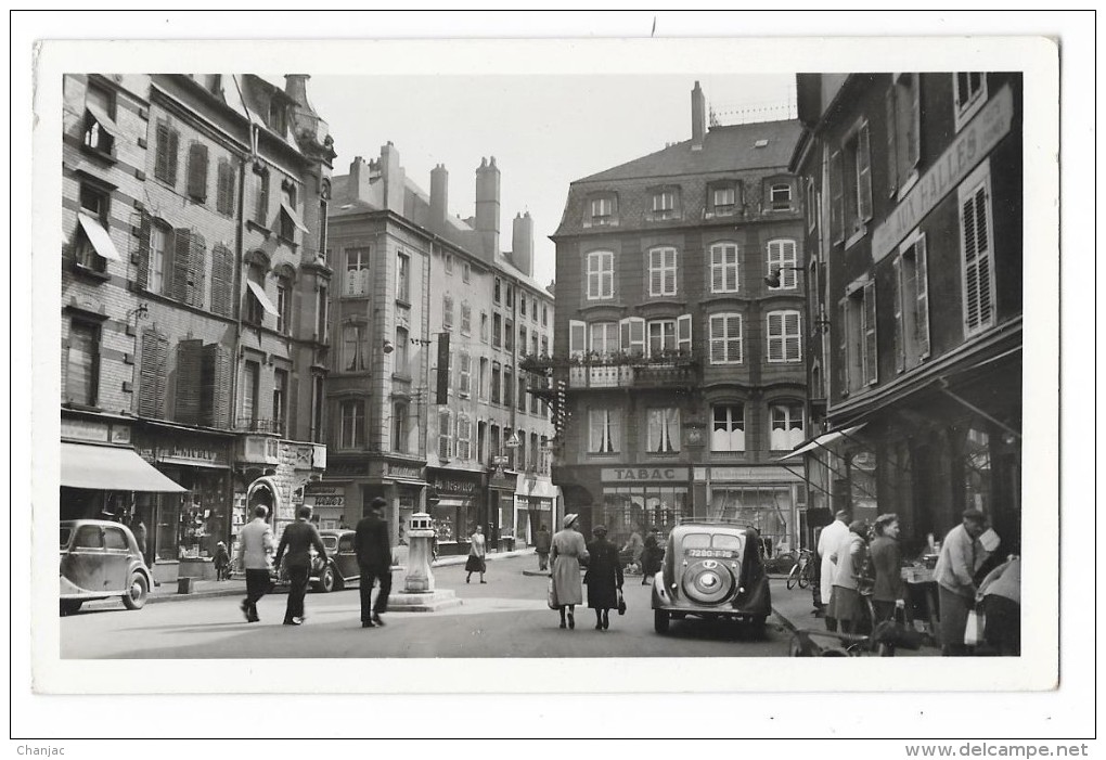 Cpsm: 57 THIONVILLE - La Place Au Bois (Magasin "Aux Halles" Voitures, Traction) N° 70 (rare) - Thionville