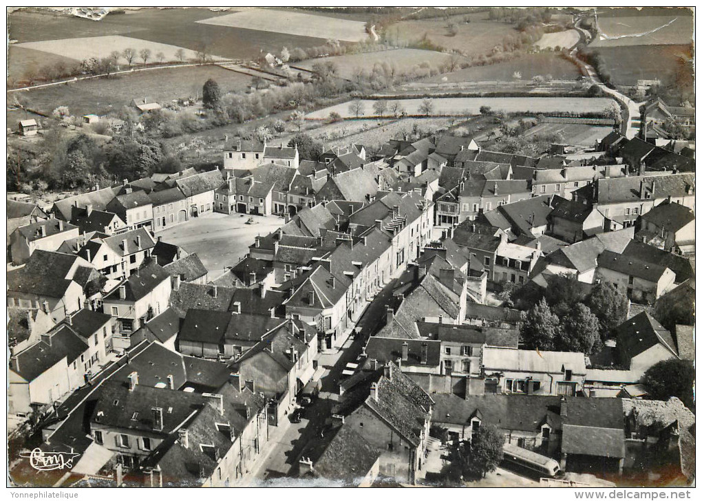 18 - CHER - Les Aix D'Angillon - Vue Aérienne  - Place - Grande Rue - Les Aix-d'Angillon