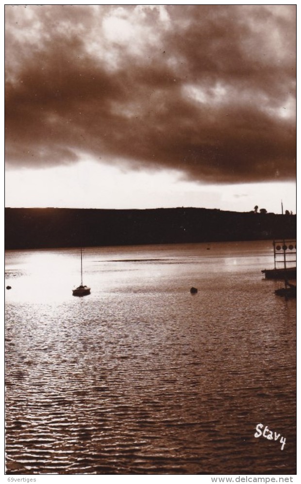 ANTSIRABE,crépuscule Sur Le Lac Andraikiba, Photo Série Stavy - Madagascar