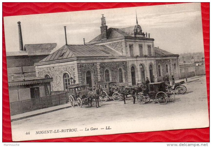 28 NOGENT LE ROTROU - La Gare - Jolies Calèches Et Cochers - Col. Louis HESSENBRUCH - TBE -  R/V - Nogent Le Rotrou