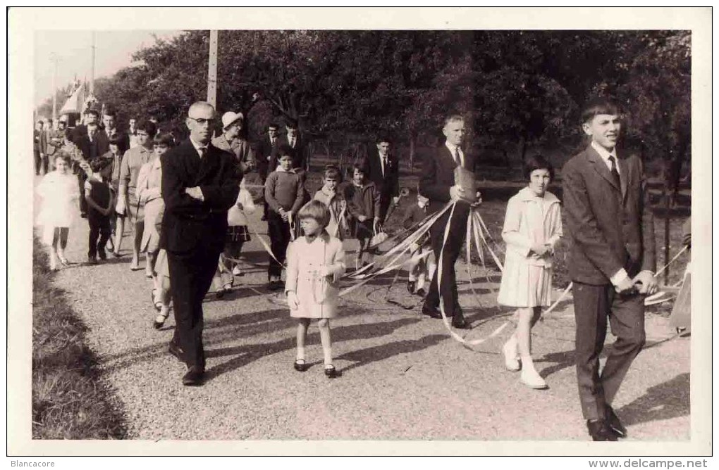 SAINT REMY ( BLEGNY ) CARTE PHOTO / PROCESSION VERS 1950 - Blégny