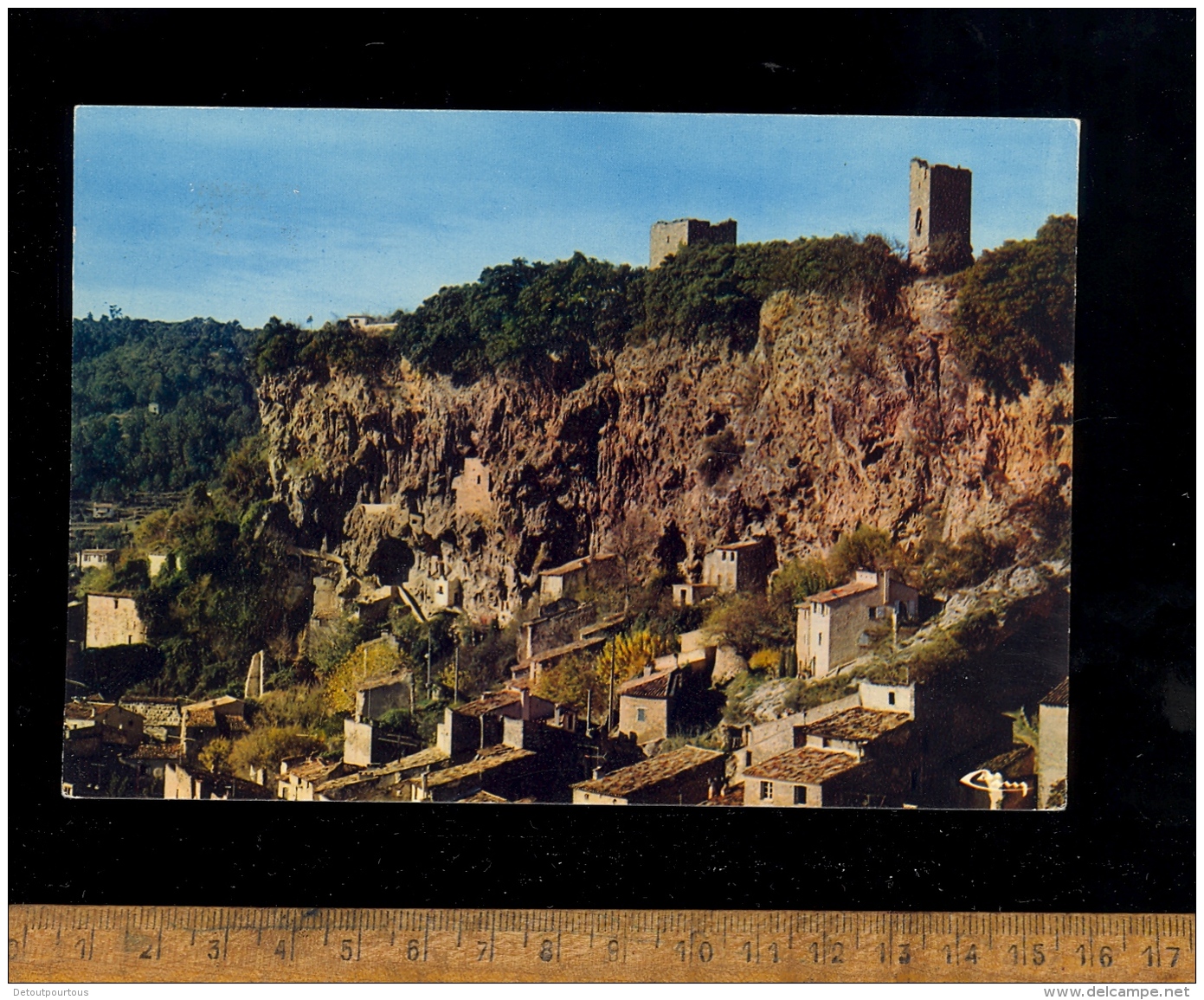 COTIGNAC Var 83 : La Falaise Et Les Grottes Vue Partielle Du Village - Cotignac