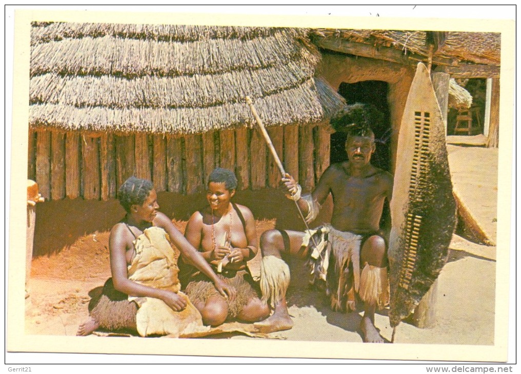 RHODESIA / SIMBABWE, Village Head With Two Of His Wives - Simbabwe