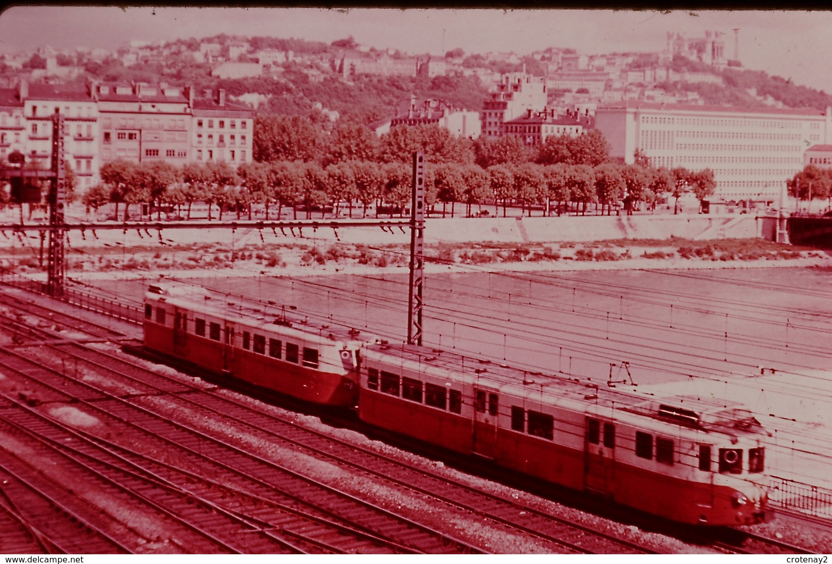 Photo Diapo Diapositive Train Autorail BERLIET 150 Ch Série 33.000 En Jumelage à Lyon Perrache 1937 VOIR ZOOM - Diapositivas