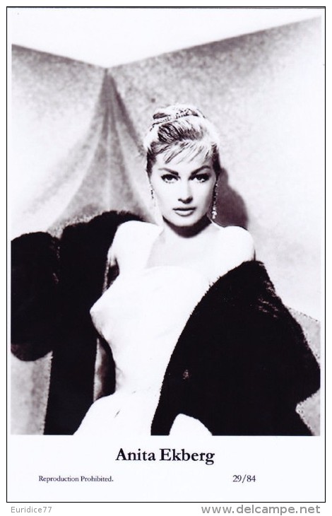 ANITA EKBERG - Film Star Pin Up - Publisher Swiftsure Postcards 2000 - Sin Clasificación