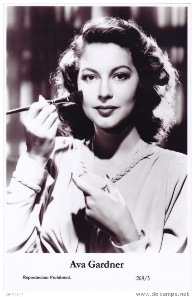 AVA GARDNER - Film Star Pin Up - Publisher Swiftsure Postcards 2000 - Sin Clasificación