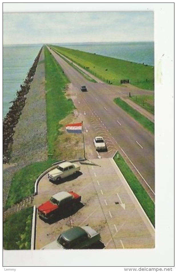 PAYS-BAS - AFSLUITDIJK HOLLAND-FRIESLAND - VOITURES, CARS - Den Oever (& Afsluitdijk)