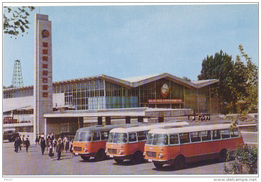 PYONGYANG - L'Exposition Industrielle Et Agricole - Korea (Noord)