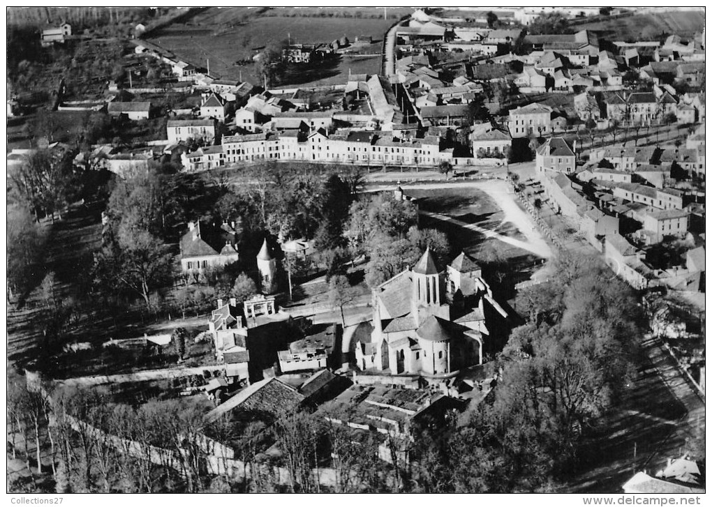 17- SURGERES- VUE AERIENNE - LE CHÄTEAU - Surgères