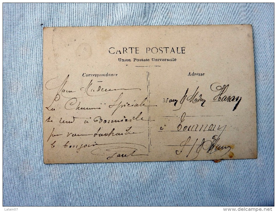 Carte Postale Ancienne : PARIS : Devanture De " La Chemiserie Spéciale", Animé - Arrondissement: 03