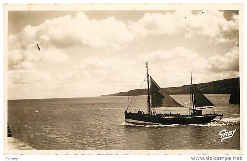 - Depts Div.-ref- GG377 - Calvados - Port En Bessin - Depart Pour La Peche - Bateau - Bateaux - Peche - - Port-en-Bessin-Huppain