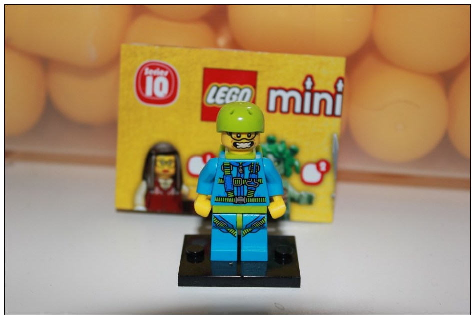 Lego Minifigures = Série 10 = Basse Jumper - Figurine