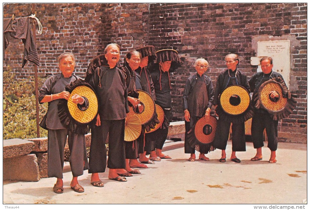 ¤¤  -  CHINE  -  HONG KONG  -  Village Women Outside Kathing City  -  Oblitération   -   ¤¤ - China (Hong Kong)