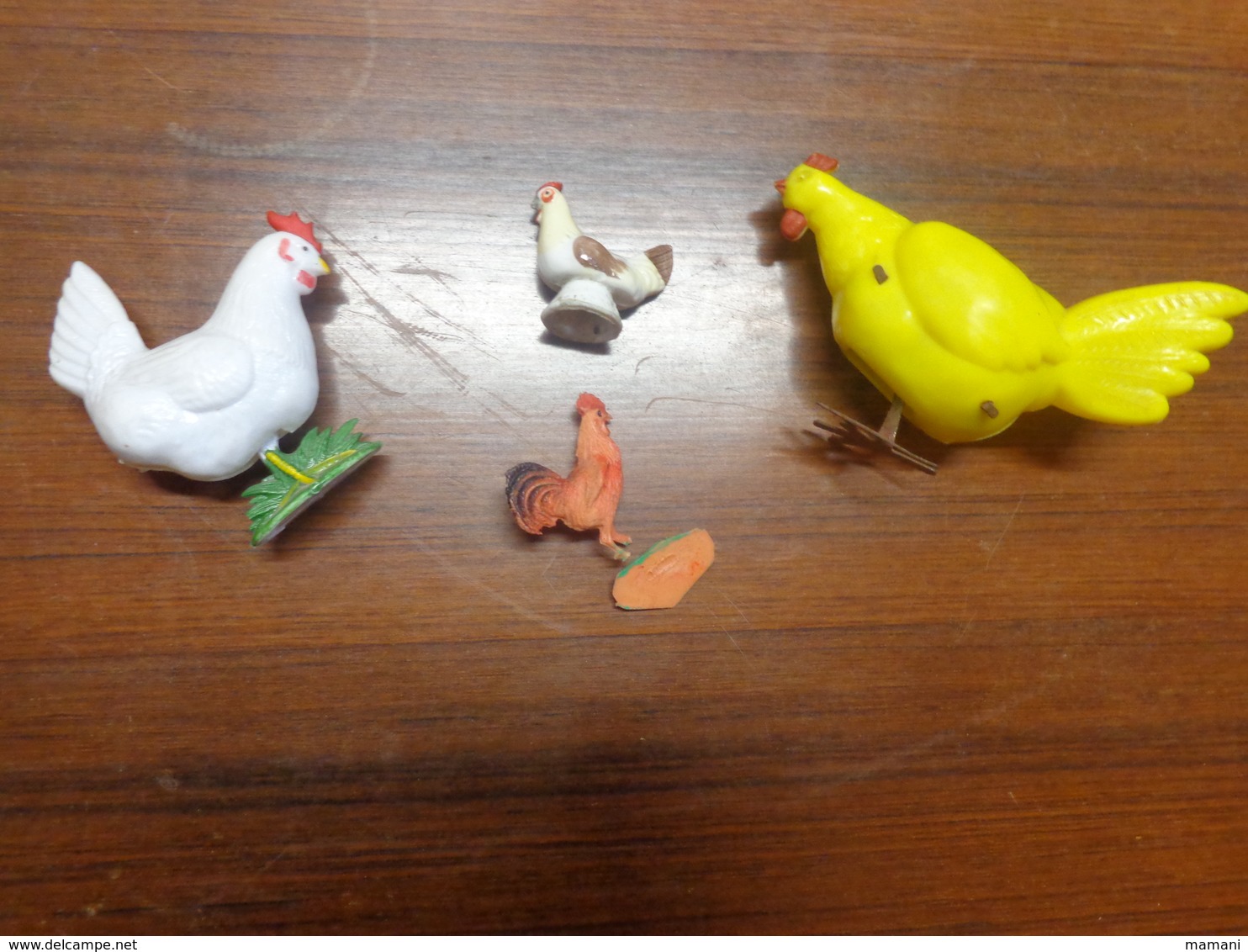 Lot De Sujets Anciens Poule Coq Plastique Porcelaine Etc.... - Jouets Anciens