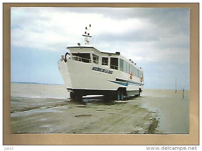 Jolie CP La Sirène De La Baie Bateau Amphibie Croisière Mont Saint Michel 35 Le Vivier Sur Mer - Ed NCA - Cp Pas écrite - Autres & Non Classés