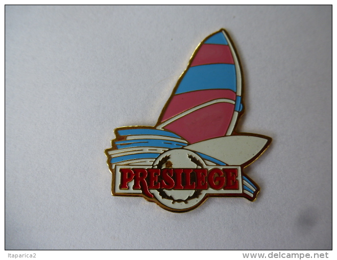 PINS PRESILEGE LA PLANCHE A VOILE / 33NAT - Vela