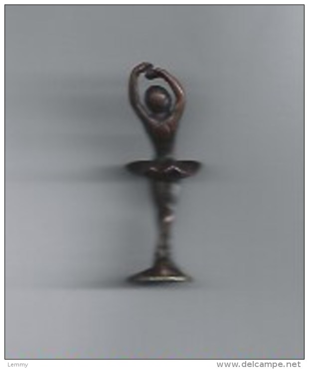 KINDER - FIGURINE  ANCIENNE EN METAL - DANSEUSE - Figurines En Métal