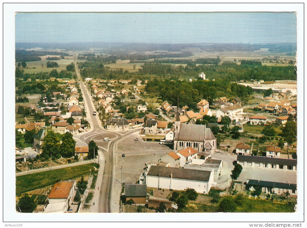 02 - PINON VUE AÉRIENNE PLACE DE LA MAIRIE - ÉDITION COMBIER - NON CIRCULÉE - 2 SCANS - - Autres & Non Classés