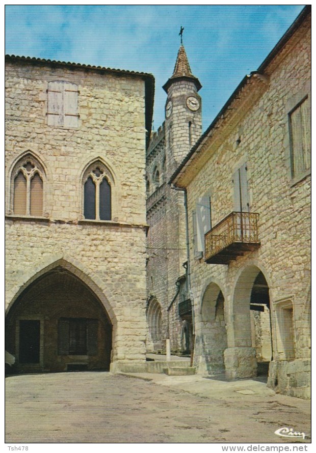 47---MONFLANQUIN--Ancienne Bastide Du XIIIe S.-la Maison Du Prince Noir-la Mairie Et L'église---voir 2 Scans - Monflanquin