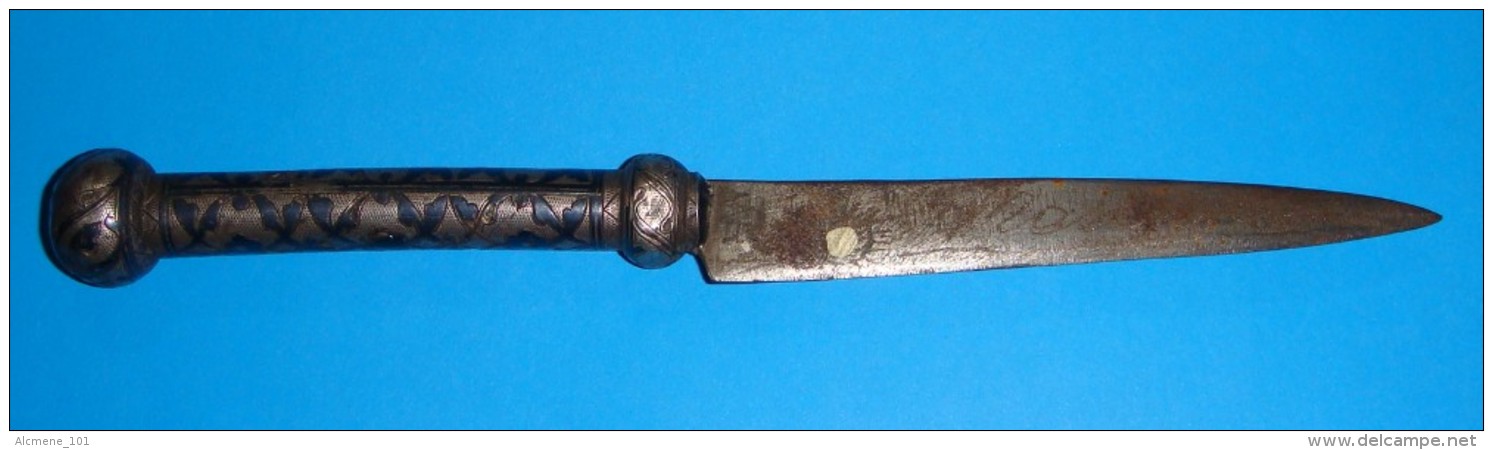 OTTOMAN (TURKISH) KNIFE WITH SILVER HANDLE DECORATED WITH NIELLO (SAVAT) TURBAN AT TOP, XIX C.A.D. - Art Oriental