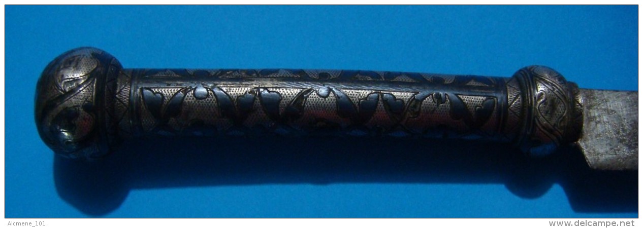 OTTOMAN (TURKISH) KNIFE WITH SILVER HANDLE DECORATED WITH NIELLO (SAVAT) TURBAN AT TOP, XIX C.A.D. - Art Oriental