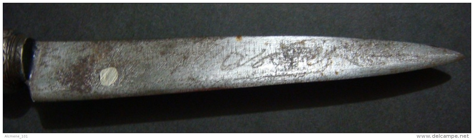 OTTOMAN (TURKISH) KNIFE WITH SILVER HANDLE DECORATED WITH NIELLO (SAVAT) TURBAN AT TOP, XIX C.A.D.