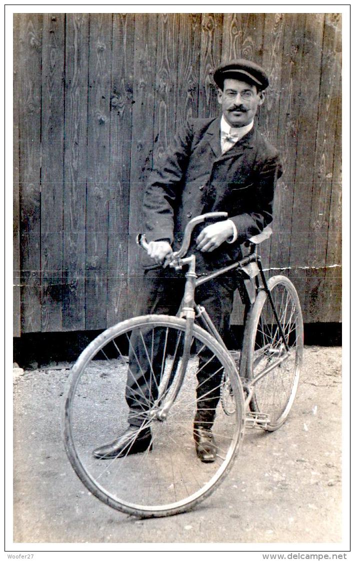 CARTE PHOTO D'un Cycliste , Cp Partie De BOURRE , Vélo - Autres & Non Classés