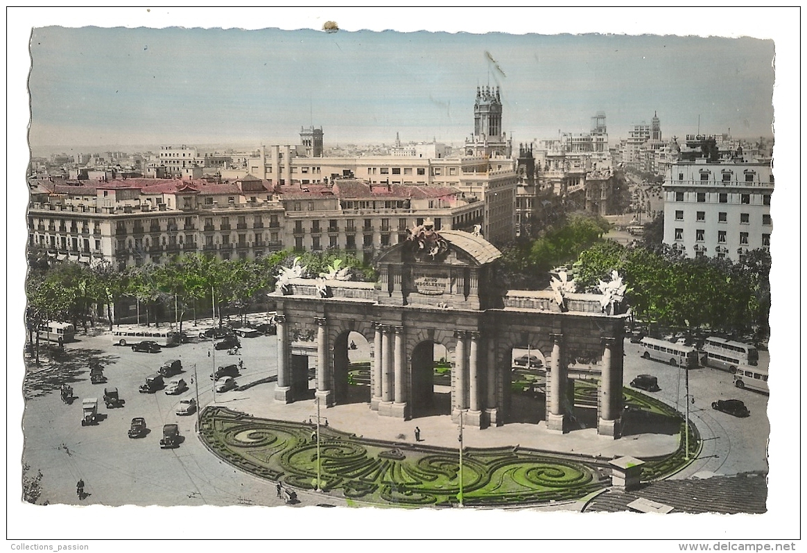 Cp, Espagne, Madrid, Vue Panoramique De La Porte D'Alcala - Madrid