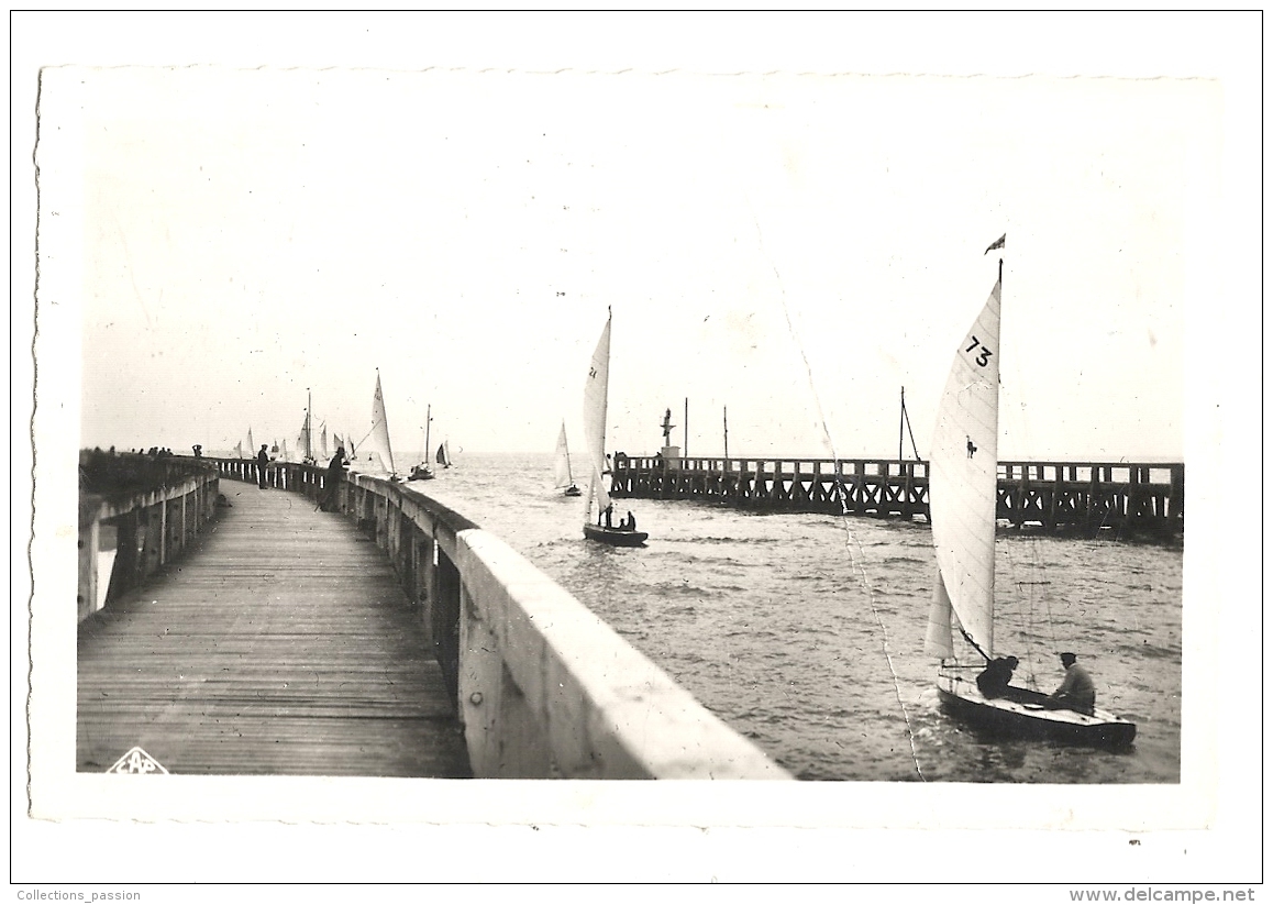 Cp, 14, Ouistreham - Riva-Bella, Les Régates, Voyagée 1952 - Ouistreham