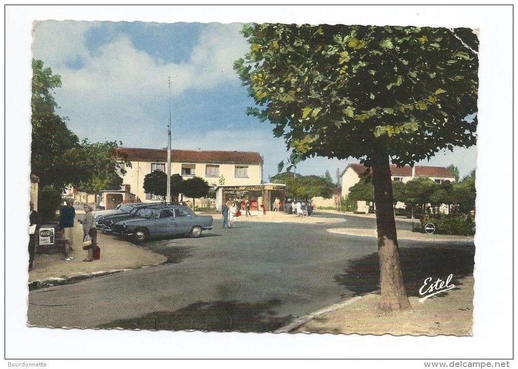 LES CLAYES SOUS BOIS  La Place De La Gare - Les Clayes Sous Bois