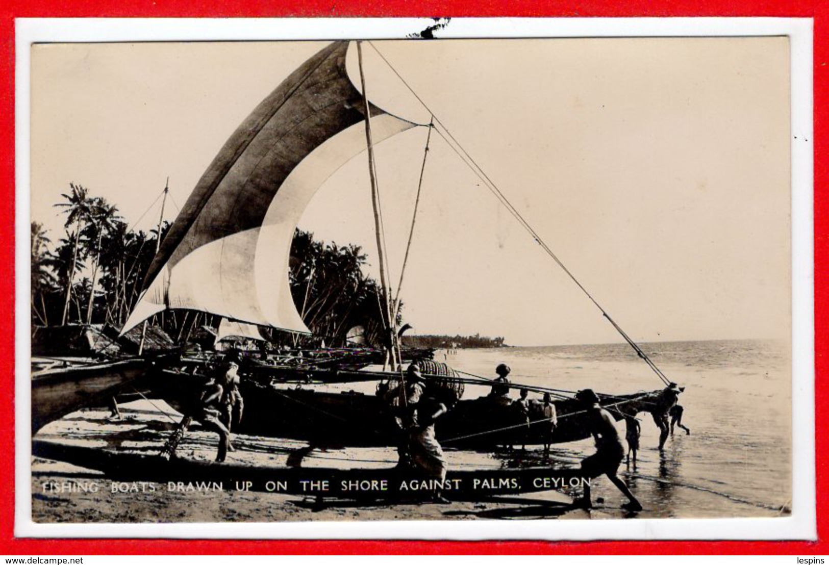 ASIE - CEYLON  - SRI LANKA -- Fishing Boats Drawn Up ..... - Sri Lanka (Ceylon)