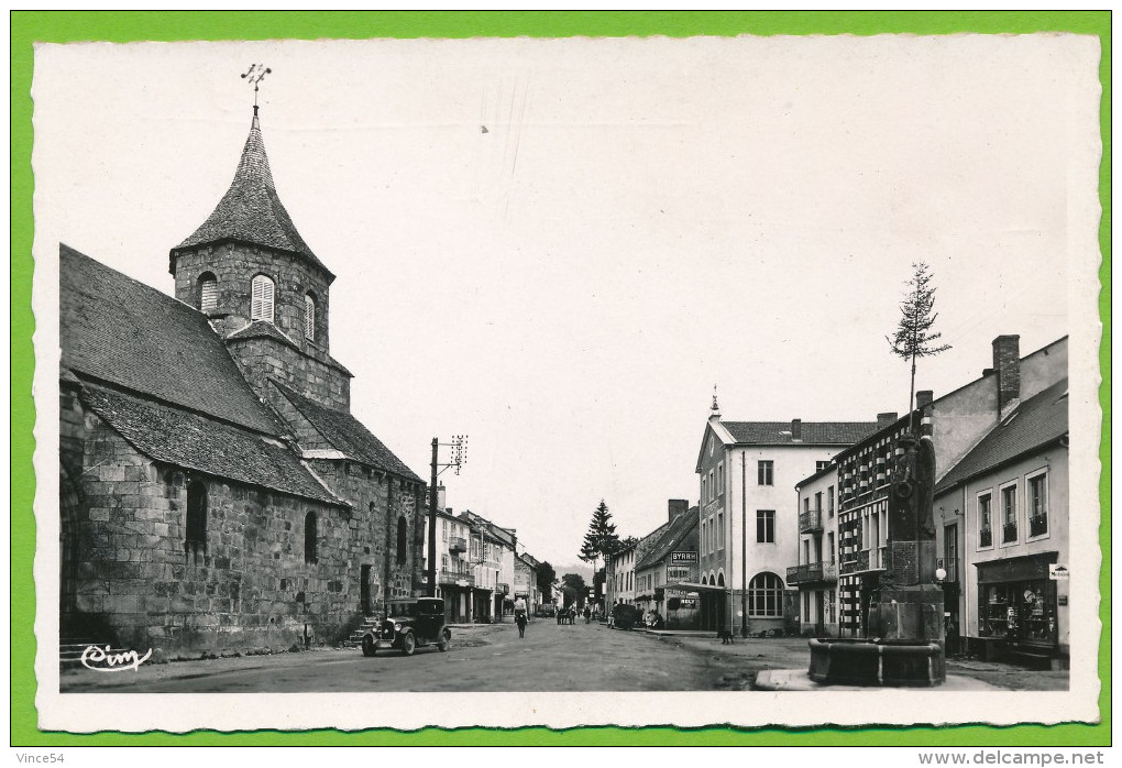 BOURG-LASTIC - Le Monument Aux Morts Et L'Eglise Citroen B14 Auto Attelage Cheval Publicité Petit Beurre LU Mobiloil - Sonstige & Ohne Zuordnung