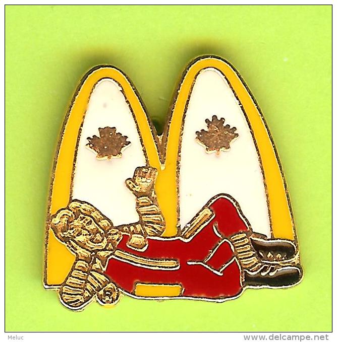 Pin Mac Do McDonald´s Ronald Clown Sous Arches (Blanc Rouge) - 6N19 - McDonald's