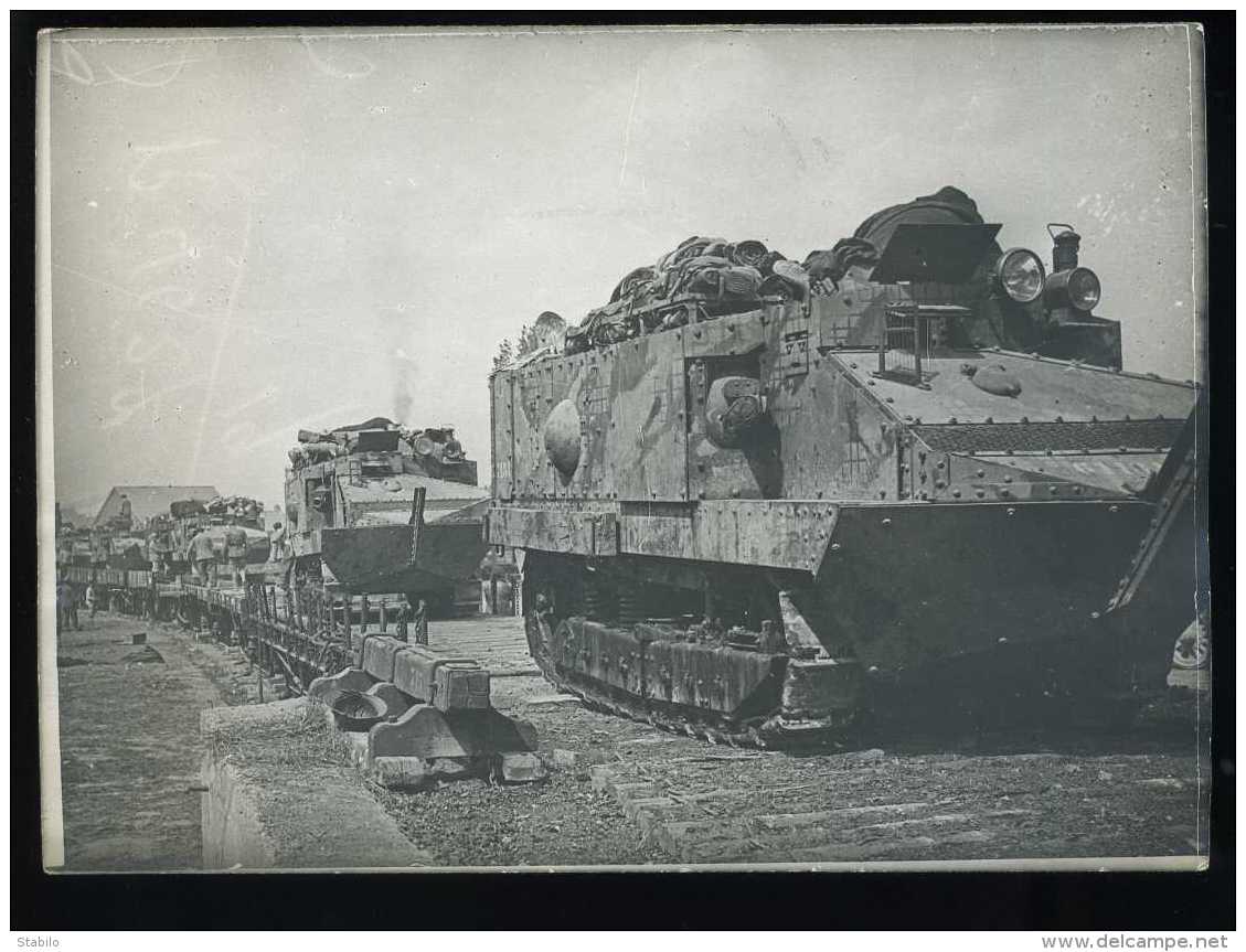 GUERRE 14/18 - CHAR D&acute;ASSAUT GAGNANT SA PLATE-FORME DANS LA SOMME - TANK - BLINDE - Guerre, Militaire