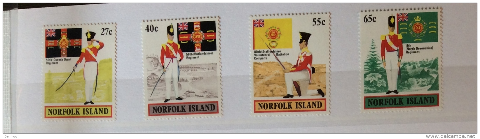 NORFOLK ISLANDS 1982 MILITARY UNIFORMS SET MNH - Pilze