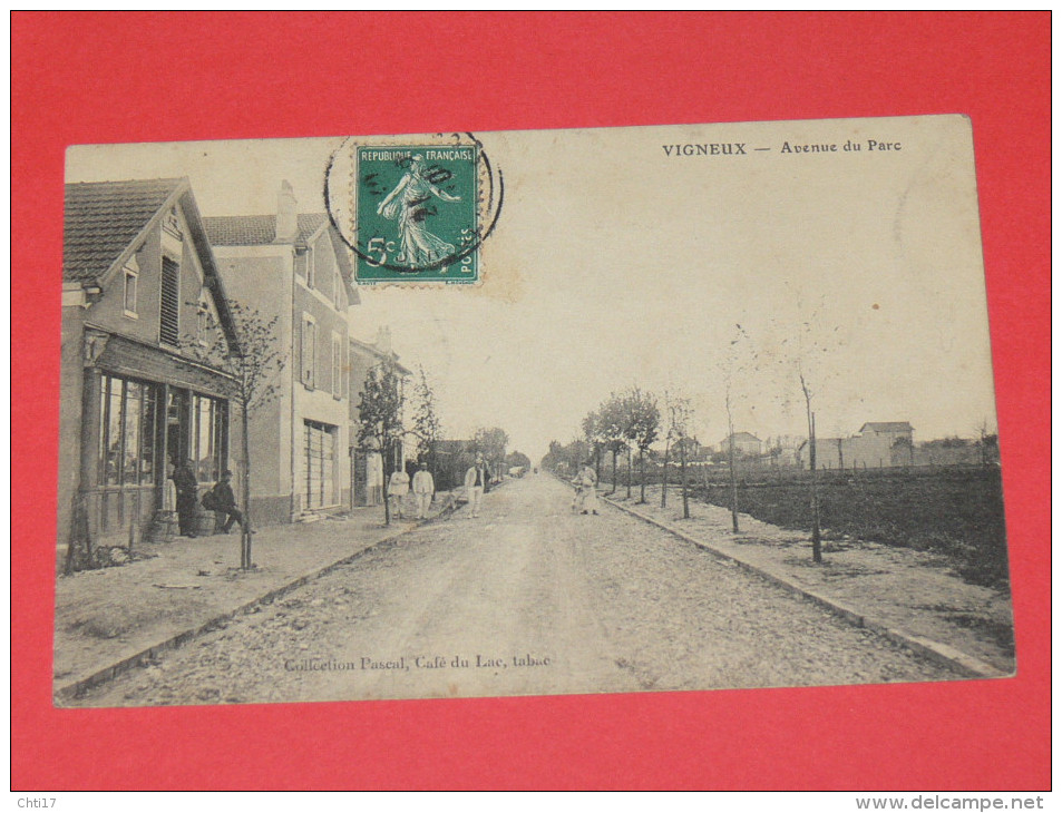 VIGNEUX SUR SEINE/ ARDT EVRY  1910   AVENUE DU PARC AVEC COMMERCE   CIRC OUI EDIT - Vigneux Sur Seine